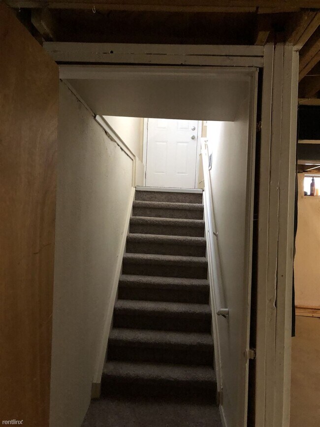 Building Photo - 3 br, 1 bath House - 563 E Guthrie Ave