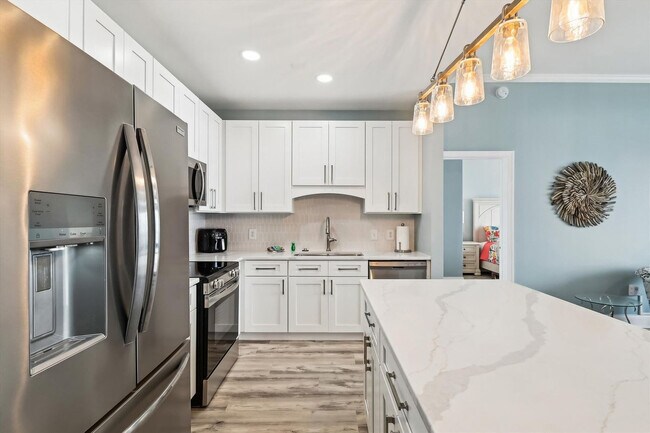 Building Photo - 9815 S Thomas Dr