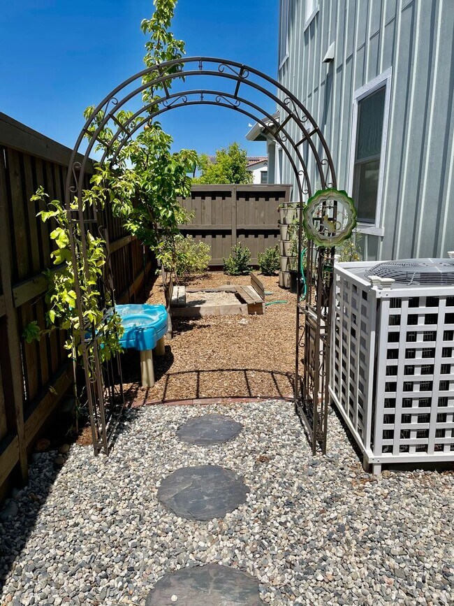 Building Photo - Wow! Custom Built Smart Home in Sutter Par...