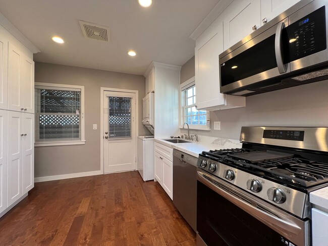 Building Photo - TENTATIVELY RENTED 2 Bedrooms, 1 Bathroom ...