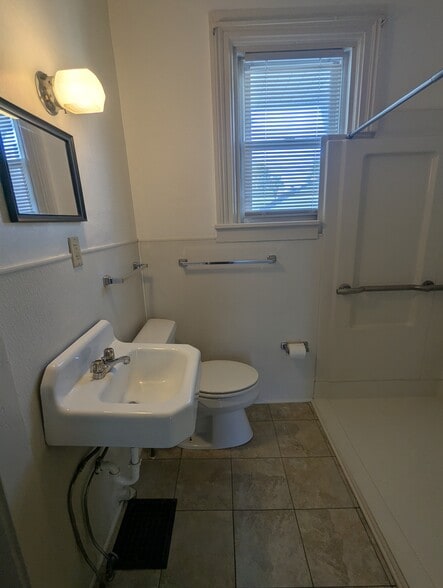 Unit 1 - Bathroom - 435 W 29th St