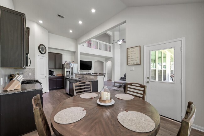 Building Photo - 6185 White Oak Leaf Lp