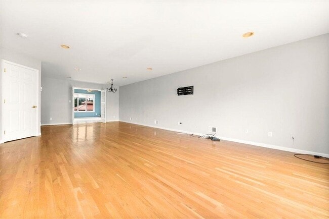 Building Photo - 2 Hops Commons Ct