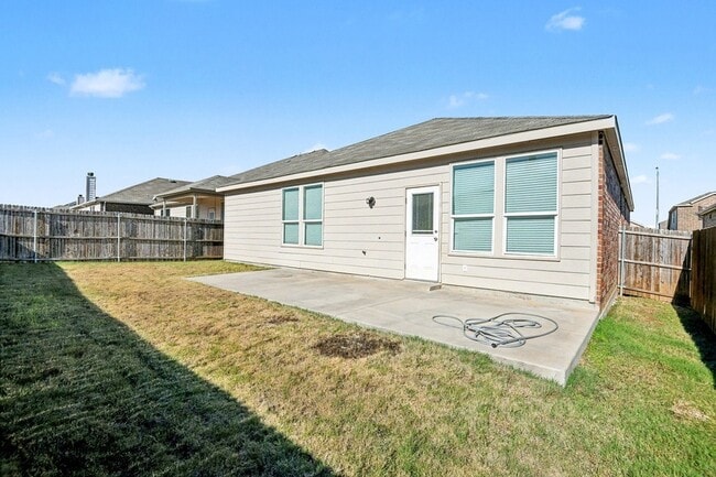 Building Photo - 2360 Toposa Dr