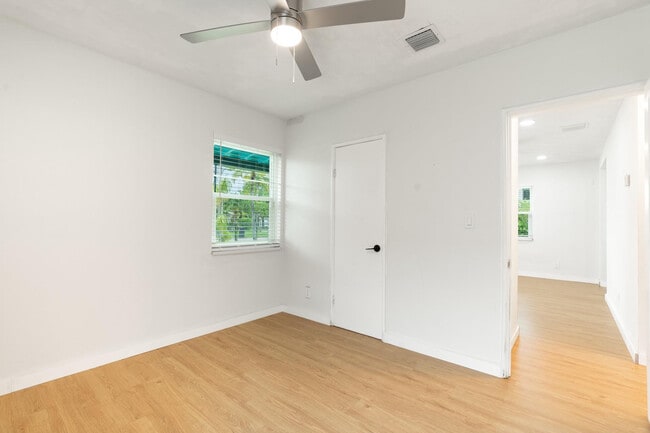 Building Photo - 1640 NW 6th Ave