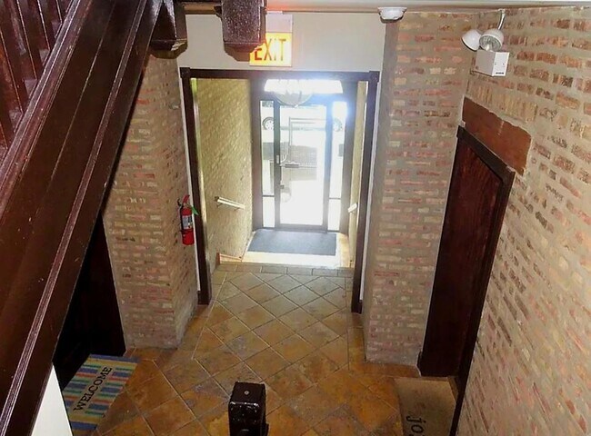 Building Photo - 5336 S Prairie Ave