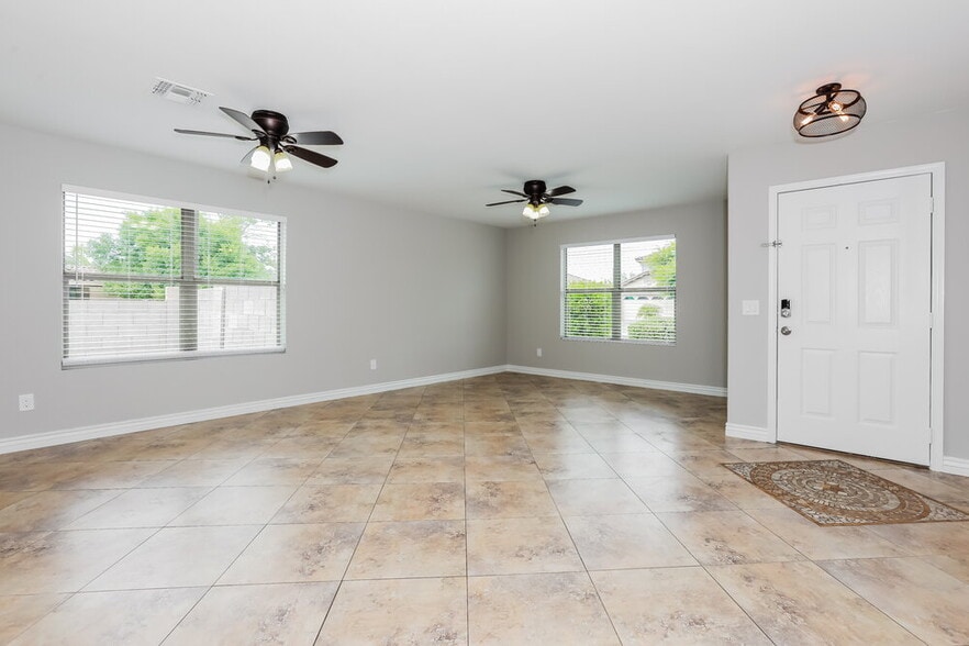 Building Photo - 3914 S Ponderosa Dr