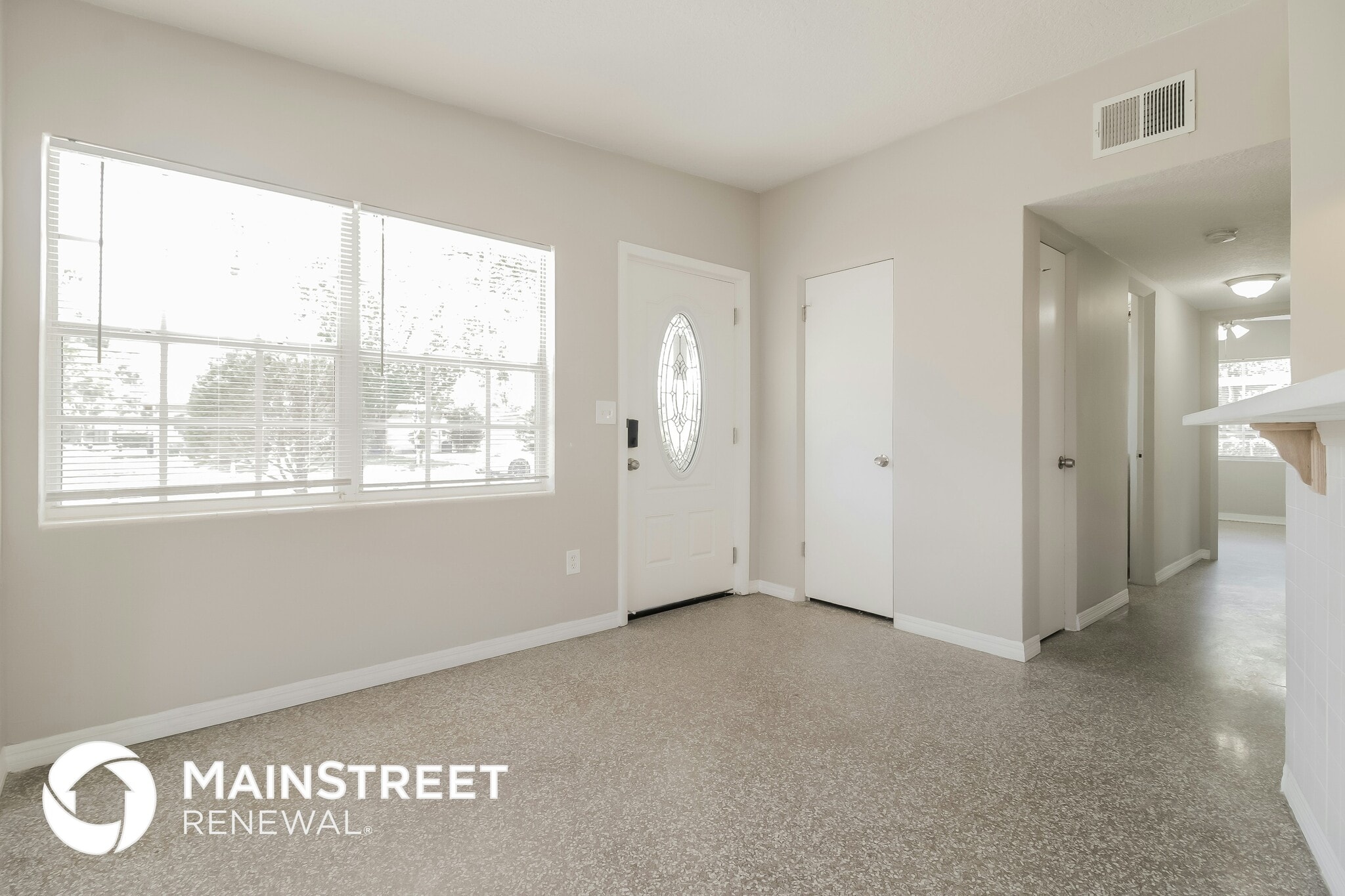 Building Photo - 451 E 6th St