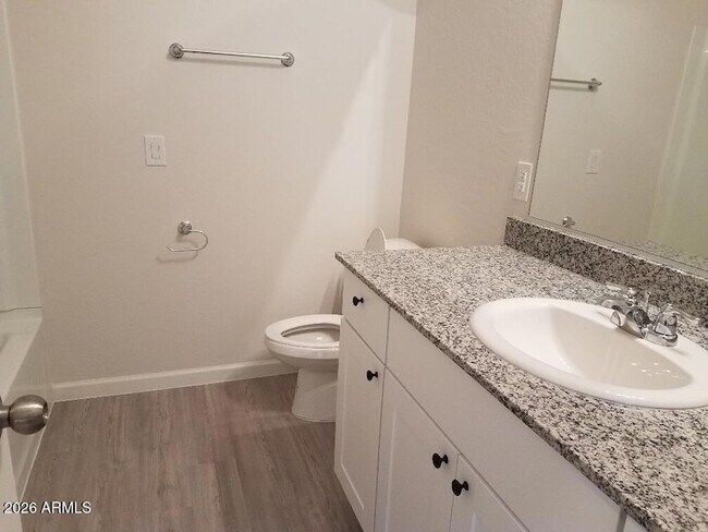 Building Photo - 705 Dylan Ct