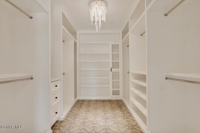 Building Photo - 2076 Hillsbury Rd