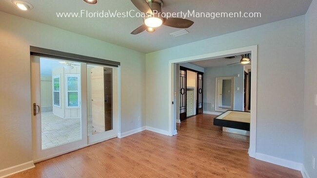 Building Photo - CLASSIC SARASOTA POOL HOME WITH UPDATES AN...