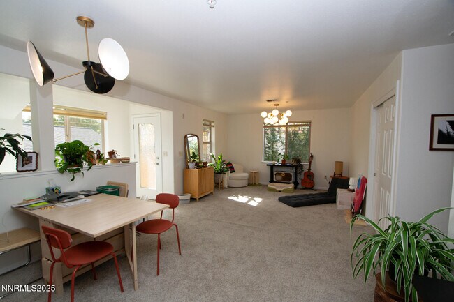 Building Photo - 1052 Watt St