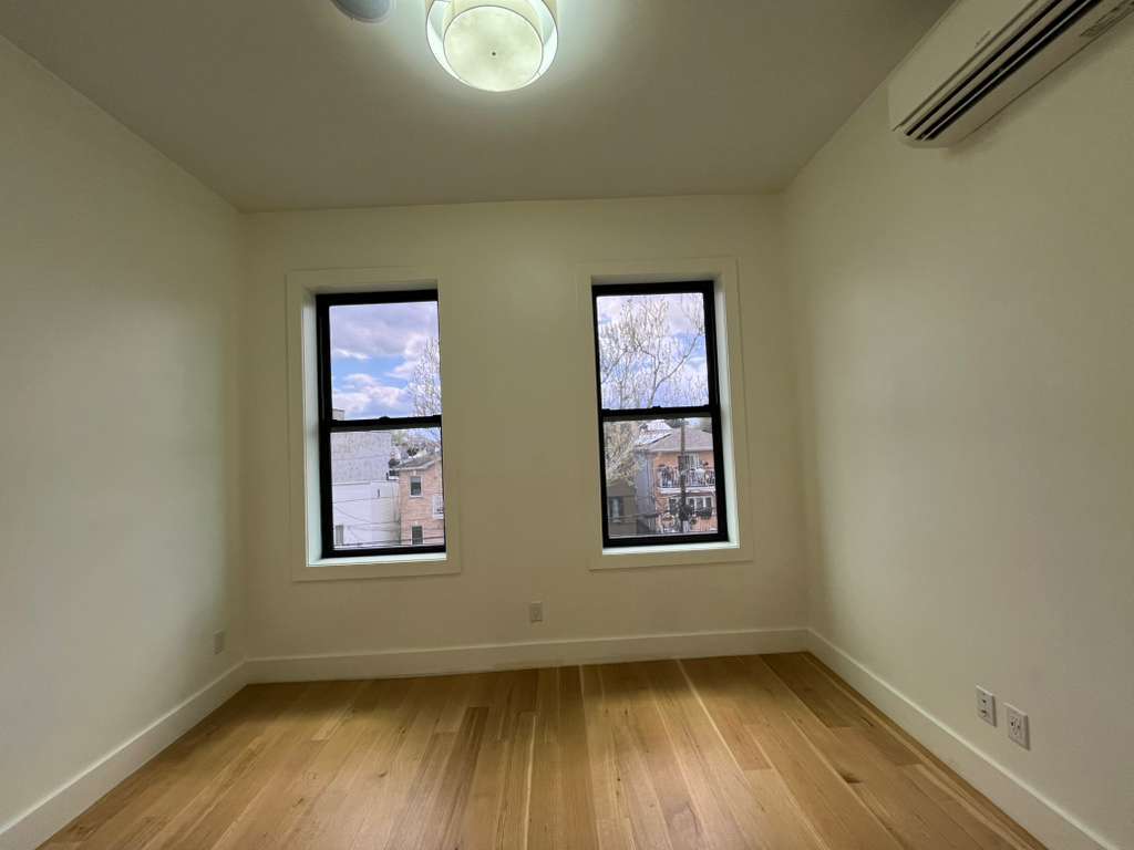 Building Photo - 52 Grace St