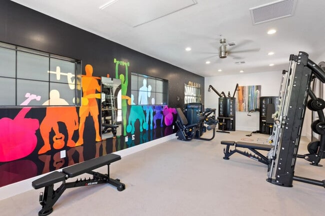 Building Photo - 875 W Pecos Rd