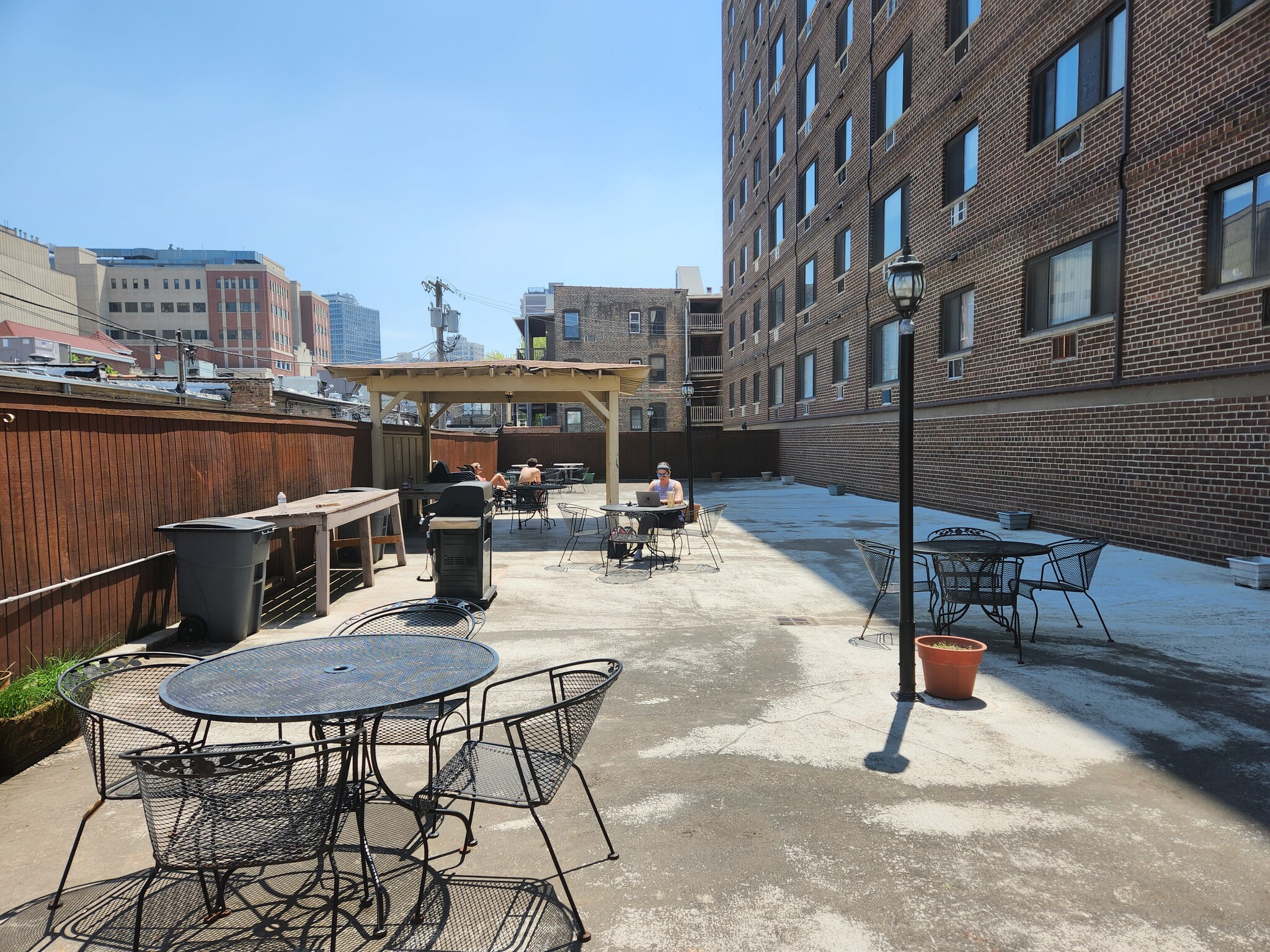 Building Photo - 607 W Wrightwood Ave