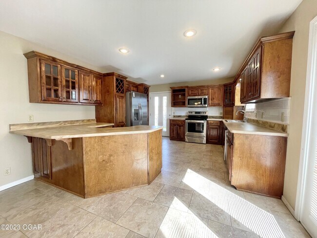 Building Photo - 913 Briarview Dr