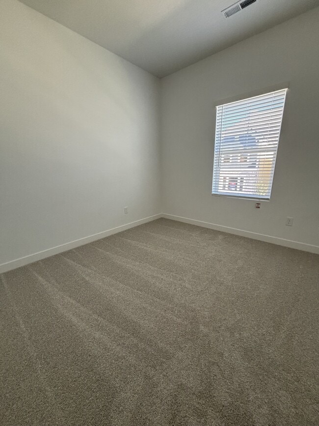 Building Photo - 10078 Loblobby Ln