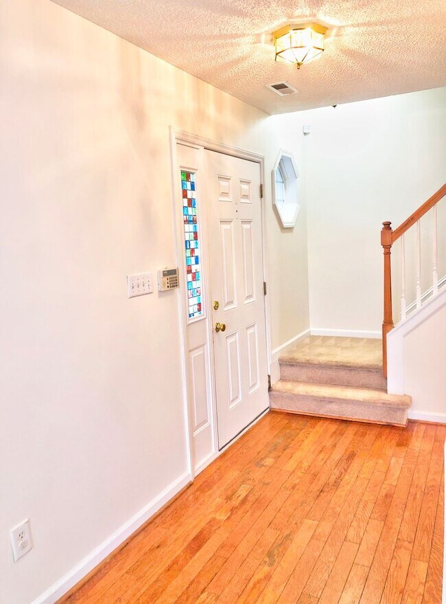 Building Photo - APPLICATION RECEIVED! Beautiful Must See 3 Bedroom with Deck and Garage, minutes from Duke!