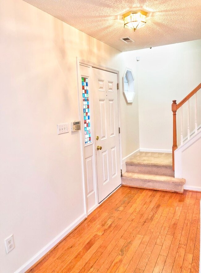 Building Photo - Beautiful Must See 3 Bedroom with Deck and Garage, minutes from Duke!