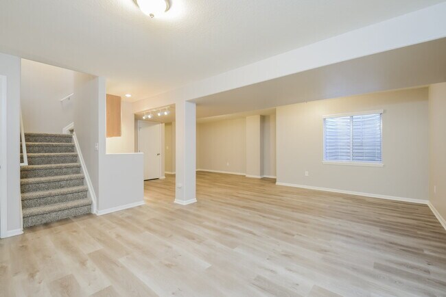 Building Photo - 11983 Dahlia Dr