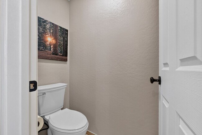 Building Photo - Amazing 5-Bedroom, 2.5-Bath Two Story Home in Stoneridge, PV