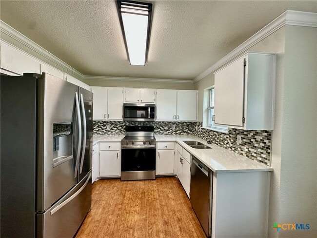Building Photo - 3303 Solomon Dr