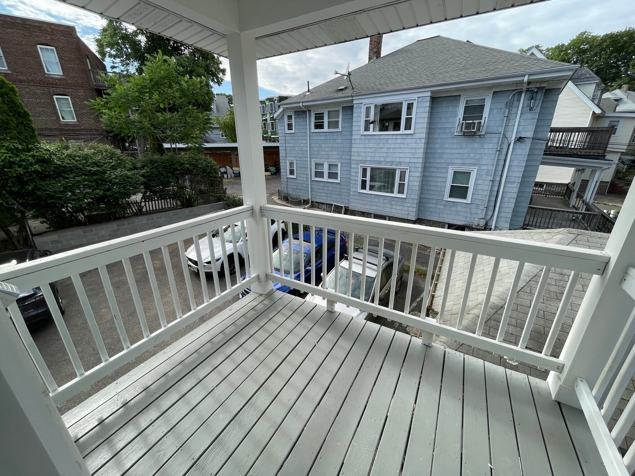 Building Photo - 16 Long Ave