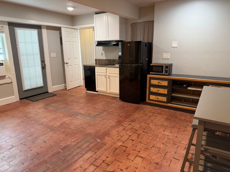 Building Photo - 12609 Cowboy Ln