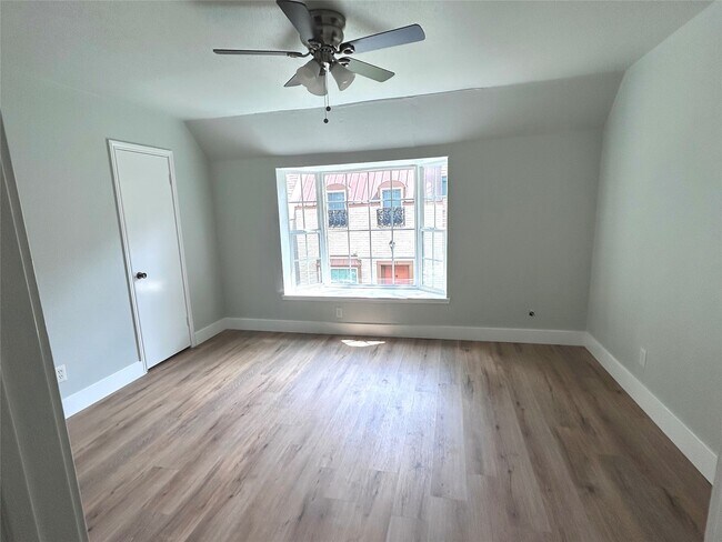 Building Photo - 11550 Chimney Rock Rd