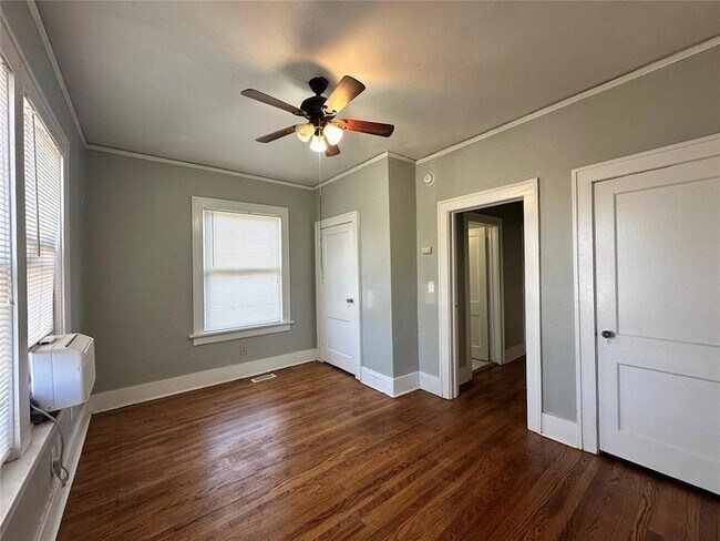 Building Photo - 3019 N Robinson Ave