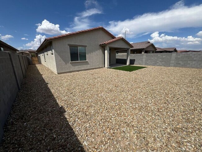 Building Photo - Stunning 3beds/2baths brand new home locat...