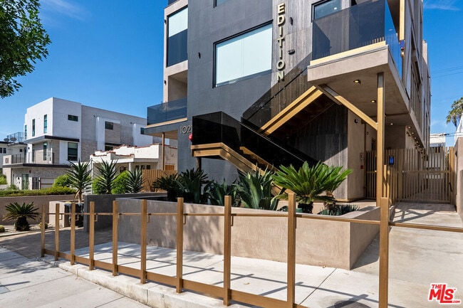 Building Photo - 1021 N Ogden Dr