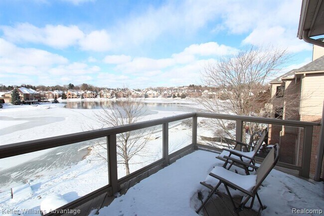 Building Photo - 18547 Clairmont Cir E