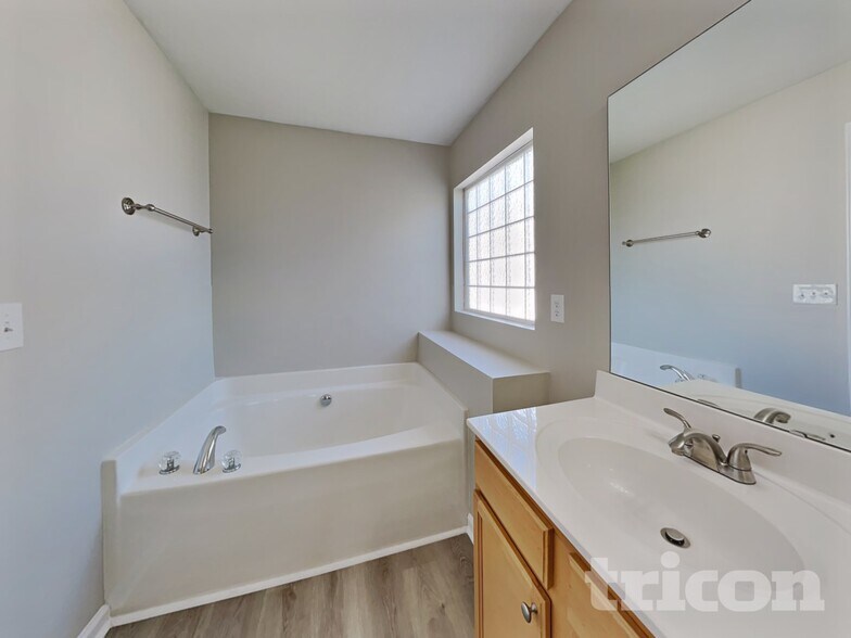 Building Photo - 3120 Rendezvous Dr