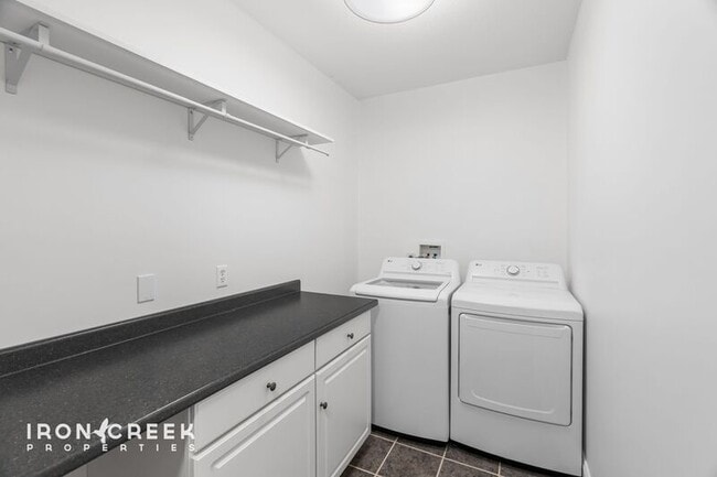 Building Photo - 8 Rose Briar Cir