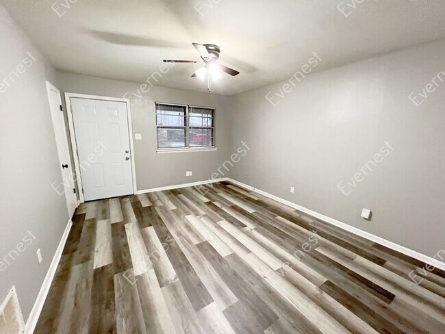Building Photo - 7809 Bradley Dr