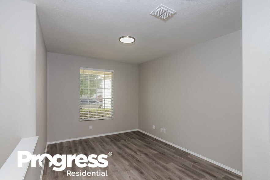 Building Photo - 200 Rustic Acres