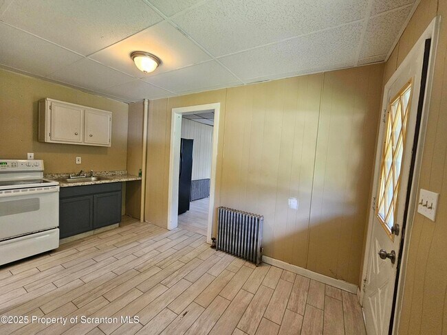 Building Photo - 134 S Main St