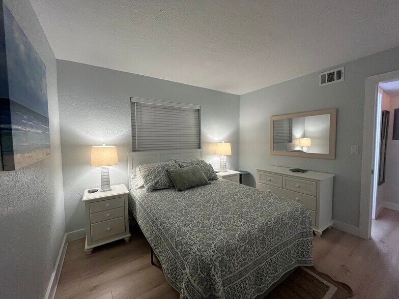 Building Photo - 299 E Central Blvd