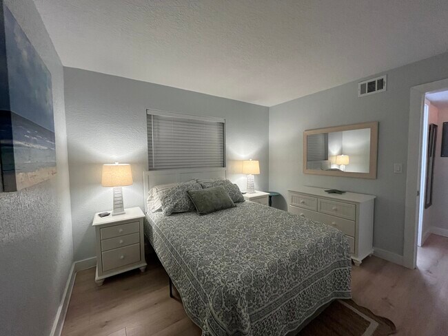 Building Photo - 299 E Central Blvd