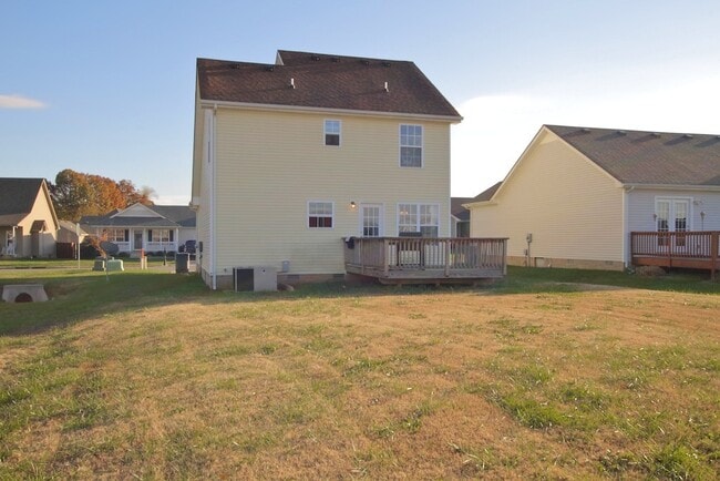 Building Photo - Pet Friendly Three Bedroom!