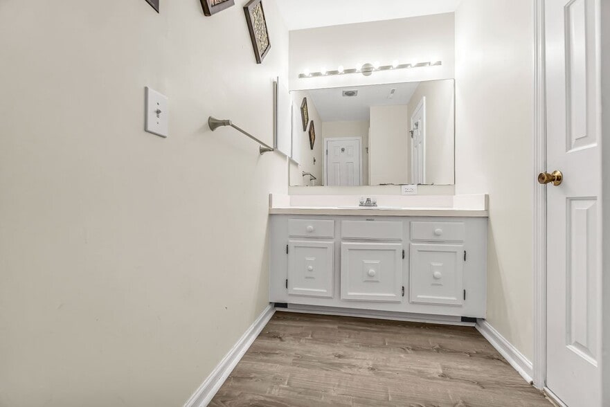 Building Photo - 4023 Park Ave