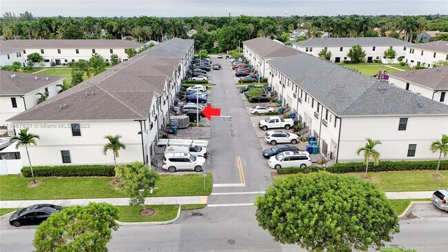 Building Photo - 1170 SW 7th Ct