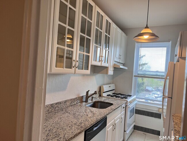 Building Photo - 70 Strawberry Hill Ave