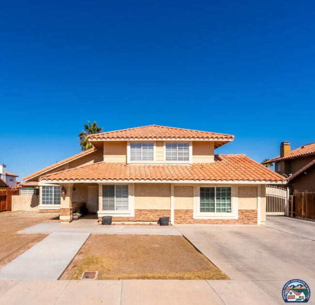 Primary Photo - 1240 E Calle De Oro