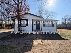 Building Photo - 410 N Flat St