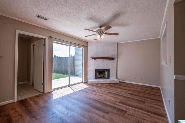 Building Photo - 1402 Applegate Dr