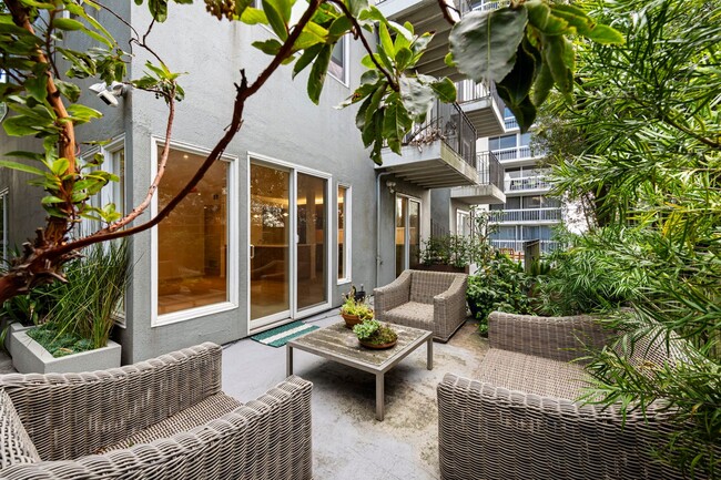 Building Photo - 2121 Laguna St