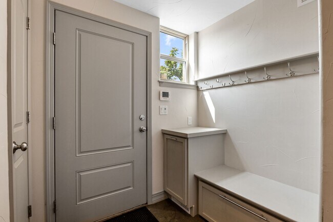 Building Photo - 1275 S Clayton St