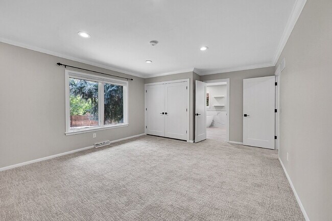 Building Photo - $6,850.00 - 5 Bedrooms, 3.5 Bathrooms, Sin...